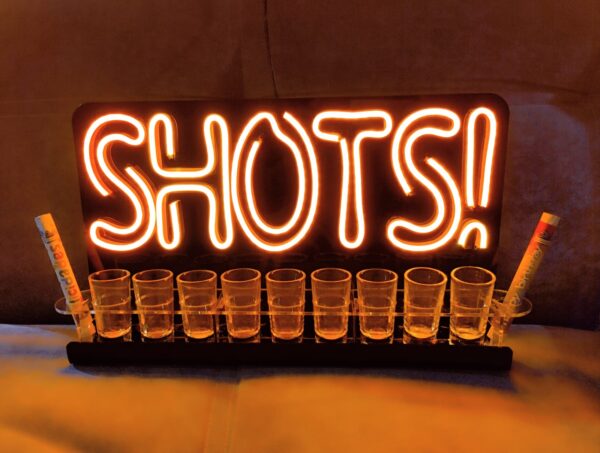 Porta Shots De Acrílico "SHOTS" Luz Neon Led 36cm - Imagen 7