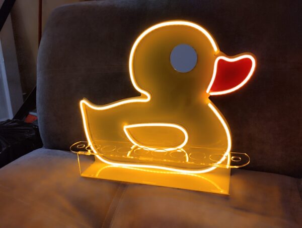 Porta Shots De Acrílico "PATO" Luz Neon Led 40cm - Imagen 6